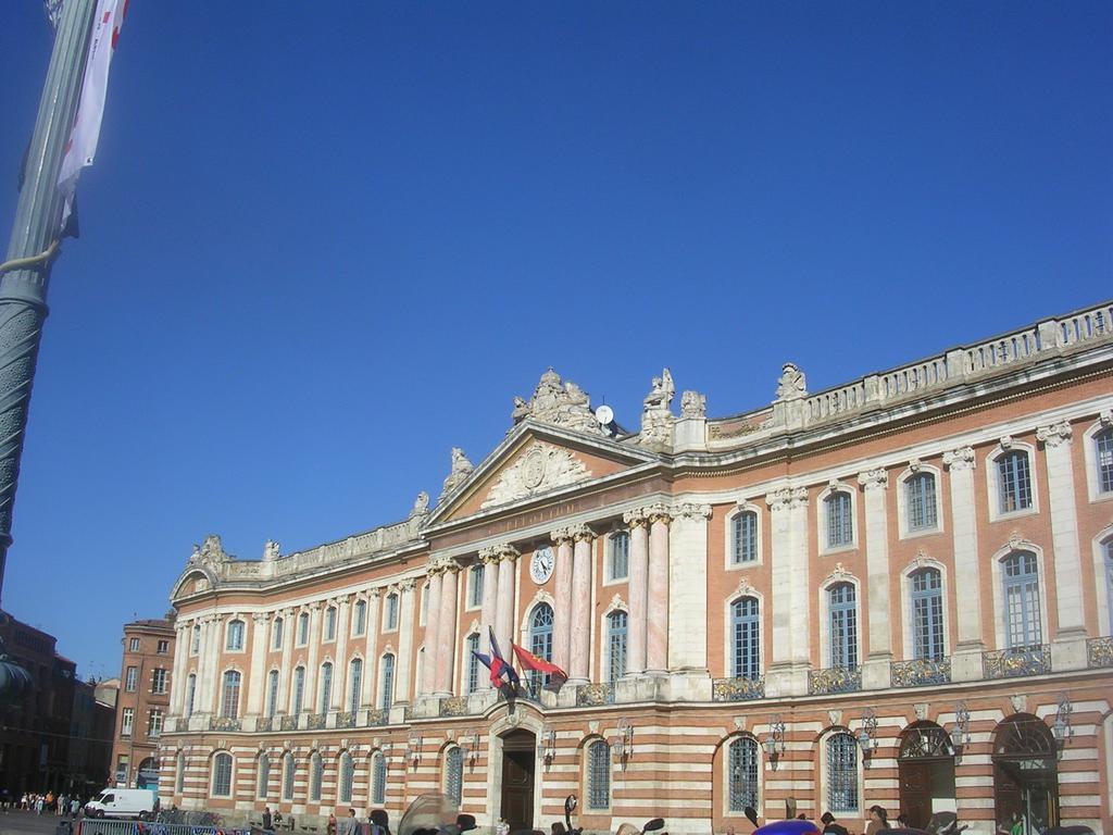 Hotel Ours Blanc - Victor Hugo Toulouse Bagian luar foto