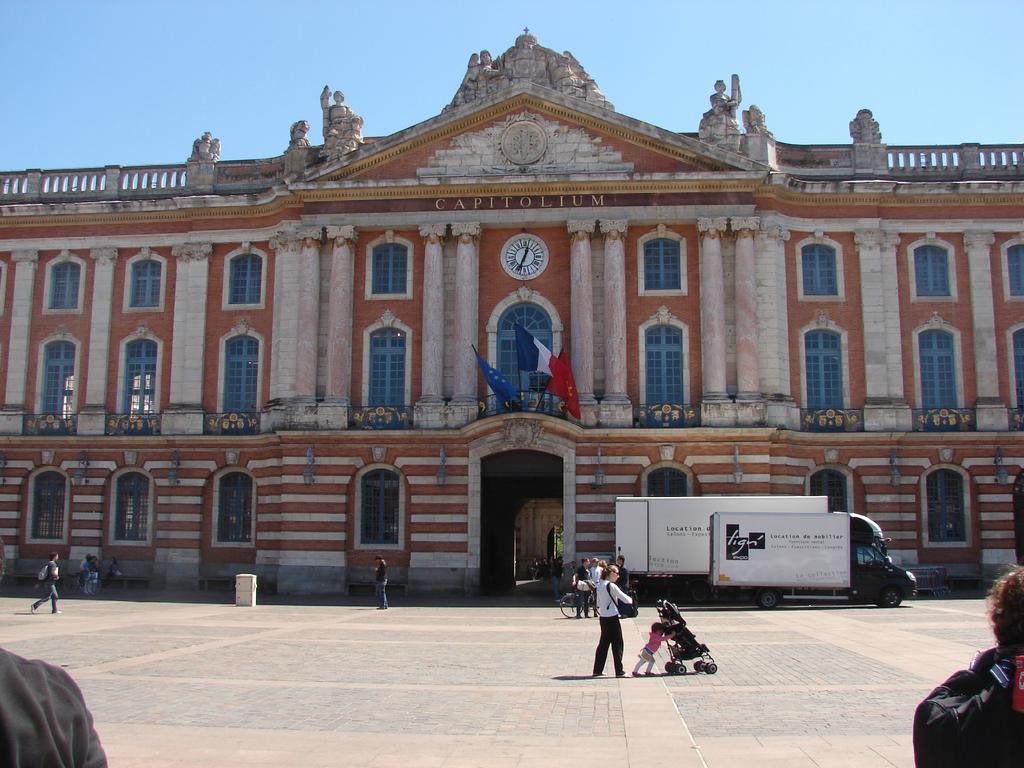 Hotel Ours Blanc - Victor Hugo Toulouse Bagian luar foto