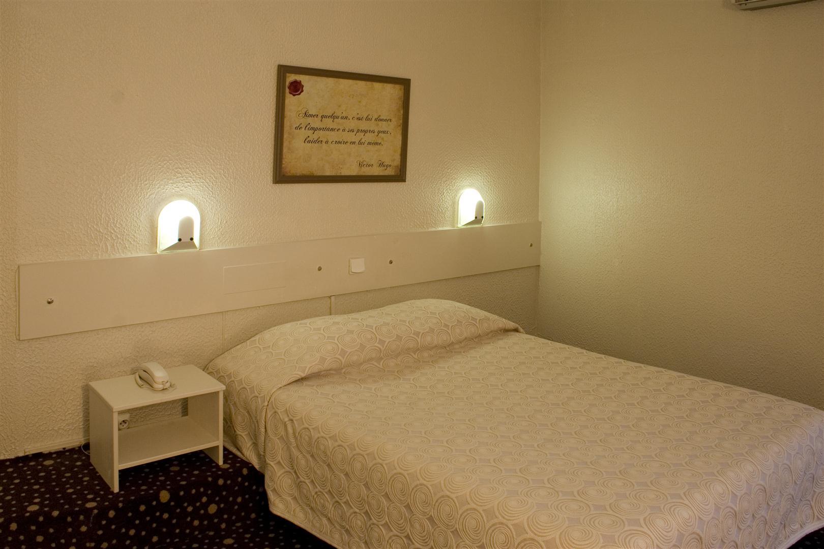 Hotel Ours Blanc - Victor Hugo Toulouse Bagian luar foto
